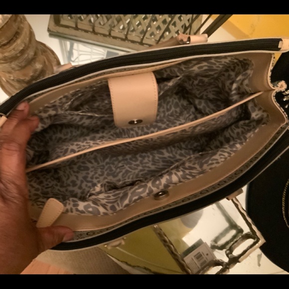 Guess Tote - Picture 4 of 13